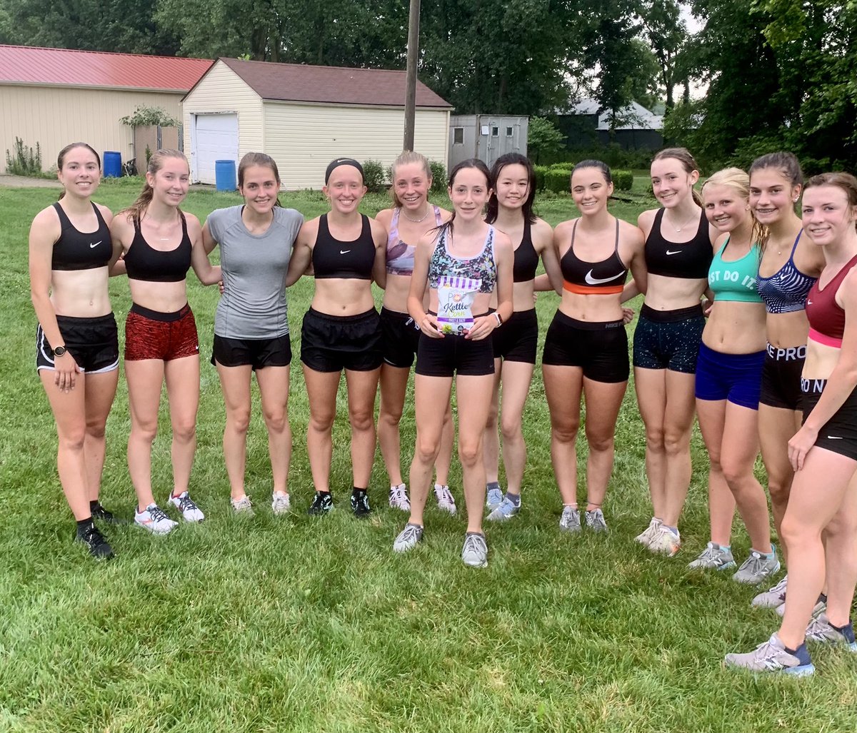 creekxc's tweet photo. Who is hungry? Our “ Chase Run” winner was Freshman Macie Roberts 🍿. #future🌟  overall time winner @GraceDailey7 . I 🧡 effort attitude toughness today #eat of all the girls. Just trying to be #1 each day #synergyproject https://t.co/uAGwvljkLI