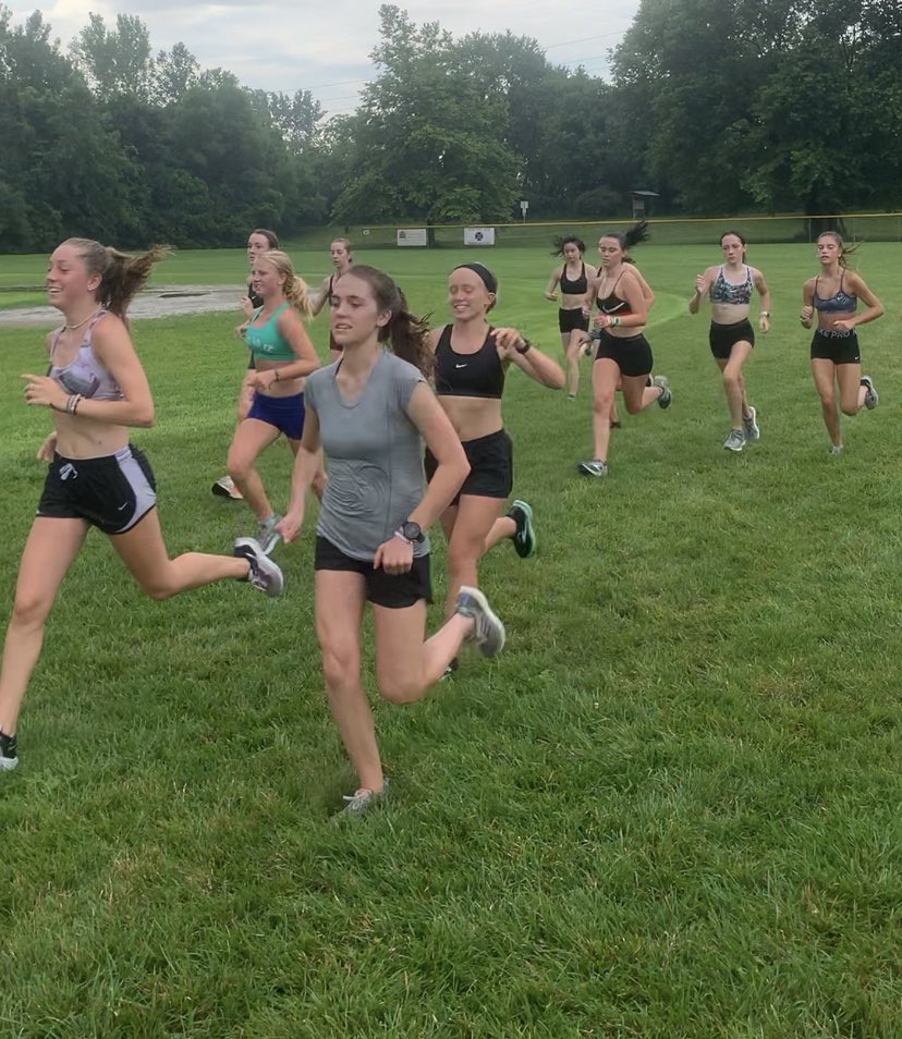creekxc's tweet photo. Who is hungry? Our “ Chase Run” winner was Freshman Macie Roberts 🍿. #future🌟  overall time winner @GraceDailey7 . I 🧡 effort attitude toughness today #eat of all the girls. Just trying to be #1 each day #synergyproject https://t.co/uAGwvljkLI