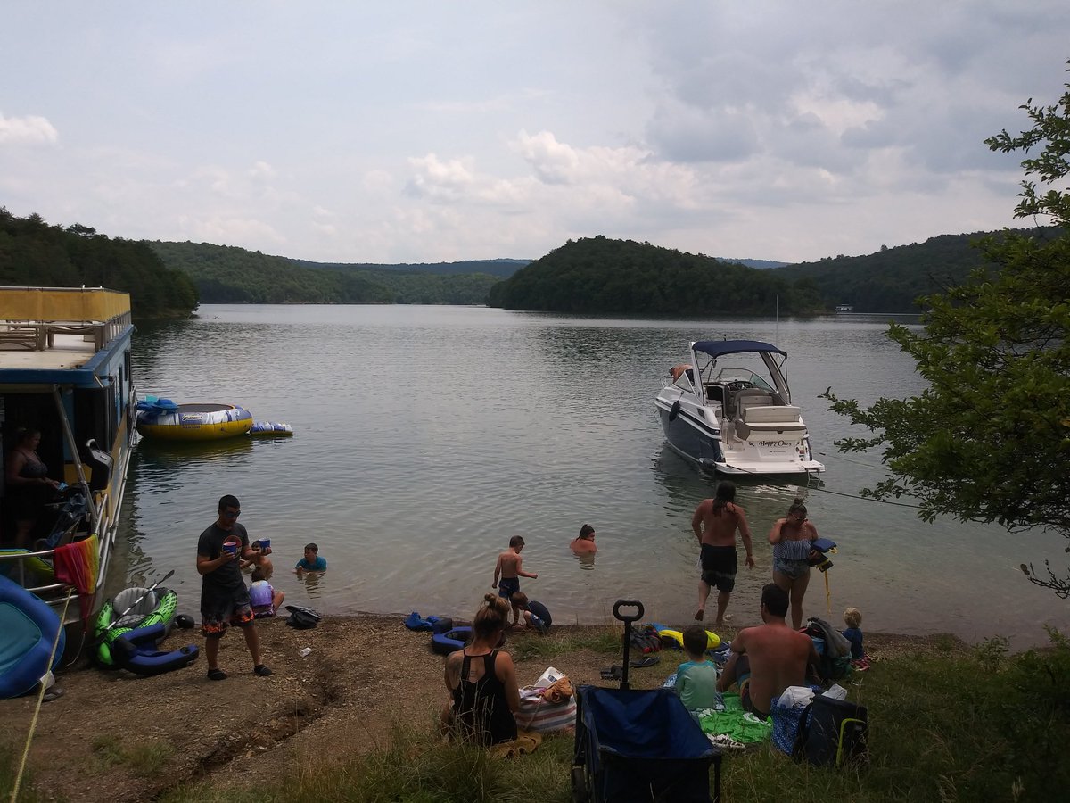 ChrissyPohler's tweet image. I love #RaystownLake but there's no place like home and your own comfortable bed.