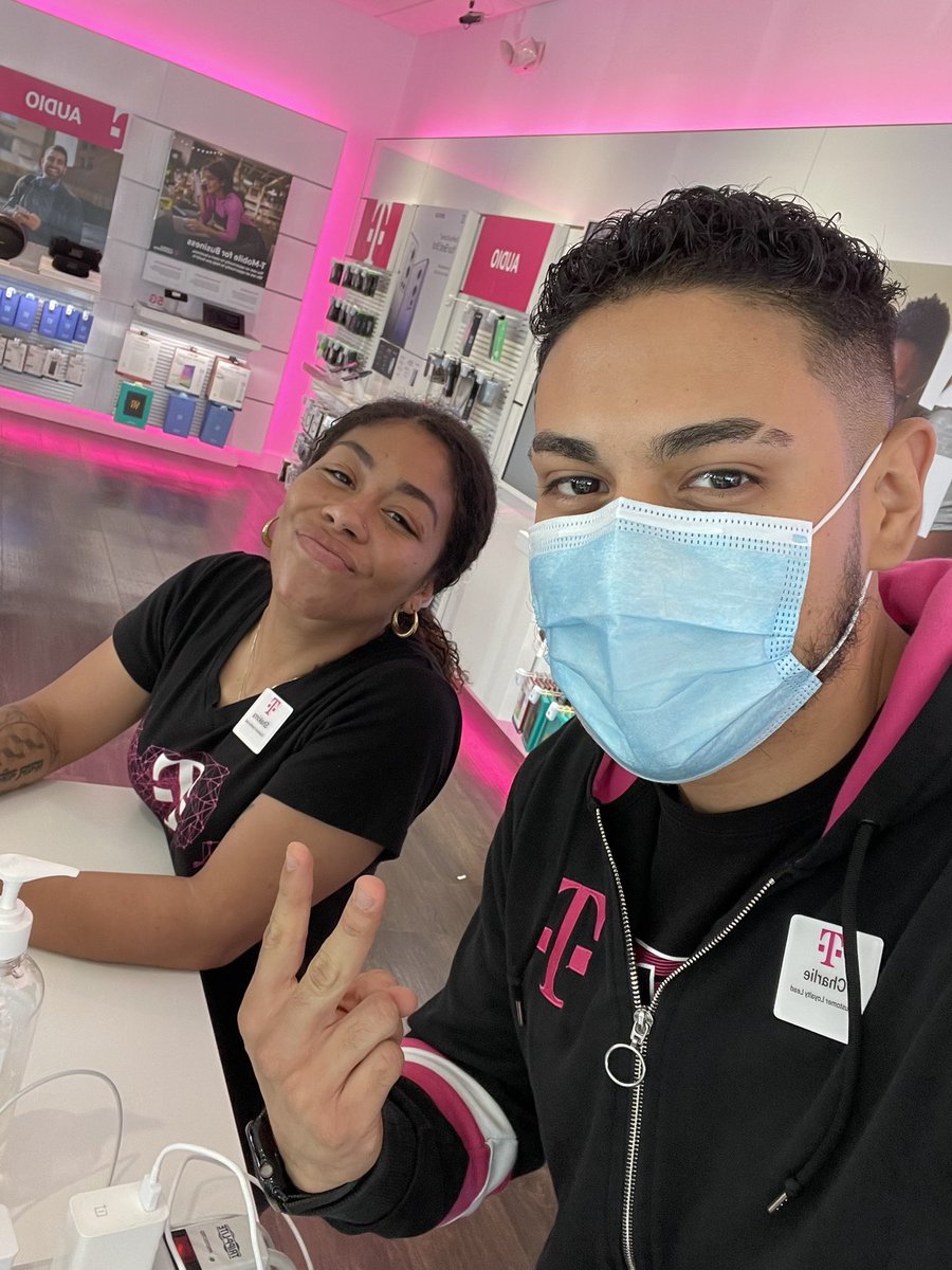 Shout out to <a href="/AShakirra/">Shakirra</a> for visiting FTLW and sharing some beat practices!! #Teamwork #TMobile #Customerloyalty