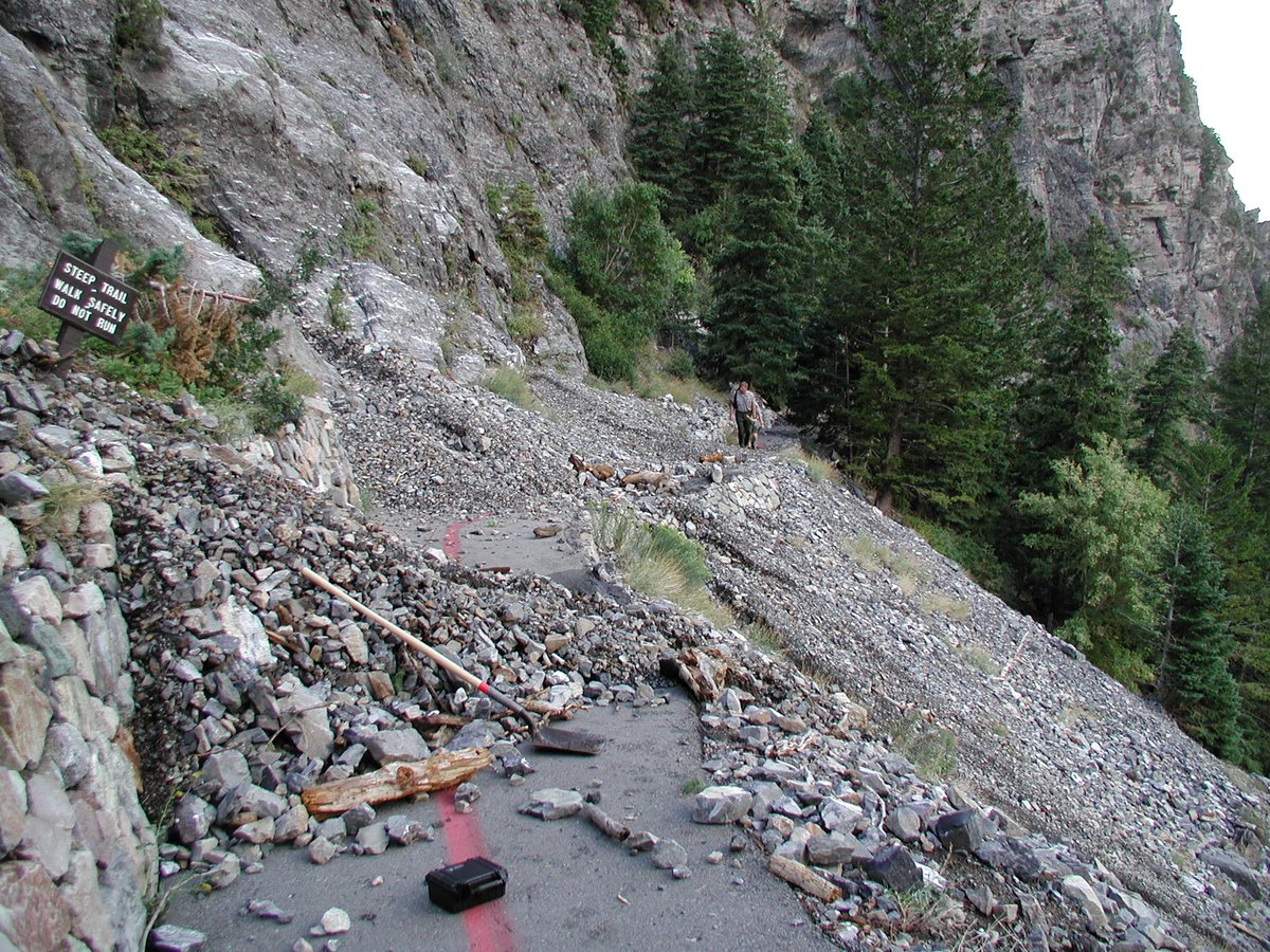 TimpCaveNPS's tweet photo. See a pretty view, take a photo of the pretty view - but think about where you are standing! On the cave trail the red and yellow lines indicate rockfall zones! When hiking always be aware of where you are, and choose a safe place to stop. #RecreateResponsibly #UseYourZoom https://t.co/ZAtAZL59Ho