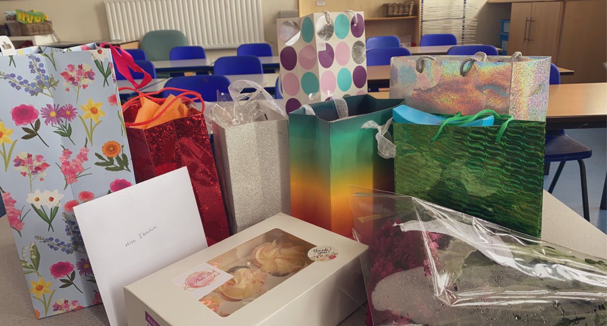 Miss_ibrahimA's tweet photo. And just like that one of the most challenging year has come to an end... #summerholidays #endofterm https://t.co/9ok0aYdkIr