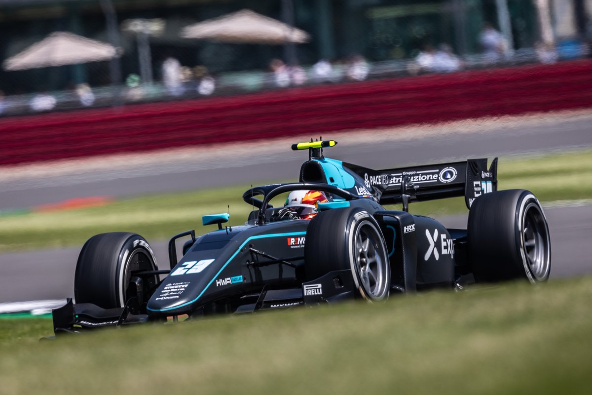 Nella qualifica #F2 #Silverstone #BritishGP, Alessio scatterà 22esimo dopo aver via via migliorato la propria prestazione sul giro. Piccoli ma importanti passi in avanti per il romano di @hwaag_official