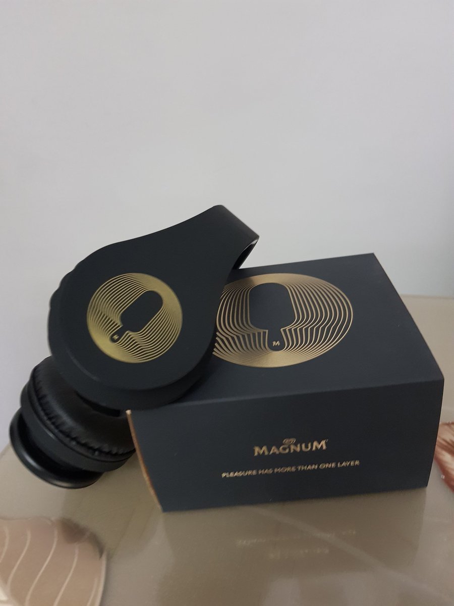 marcobottino95's tweet photo. Grazie per questo bellissimo regalo. Mi ha migliorato la giornata ๐ @MagnumGlobal @MileyTeamITALY #MileyInLayers https://t.co/wgOg0j3OHb