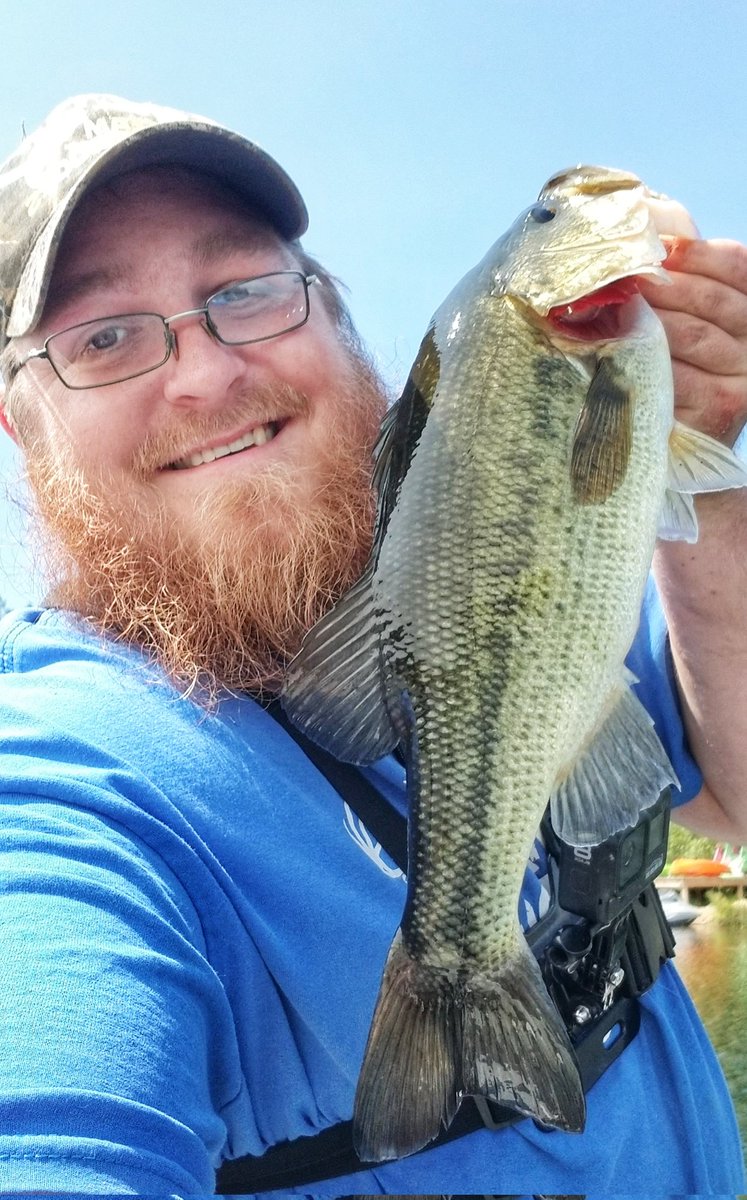LowellMiller17's tweet photo. Fished a lake today I'd never fished before and not only brought home a limit of big gills but caught a pig of a largemouth too all on @WidowMakerLure #LToutdoors #michiganoutdoors #michiganfishing #fishing #panfish #bluegill #widowmakerjigs https://t.co/yCQQmlf7QZ