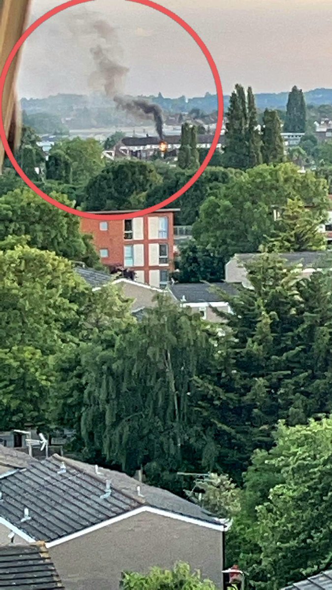 1/2
Timely reminder that house fires do happen. This is a view out of my window on Thursday 15th July 2050hrs of Montrose Court, Edgware Road, NW9 London. It's some distance away. #EndOurCladdingScandal #EndOurFireScanda @ActionCladding