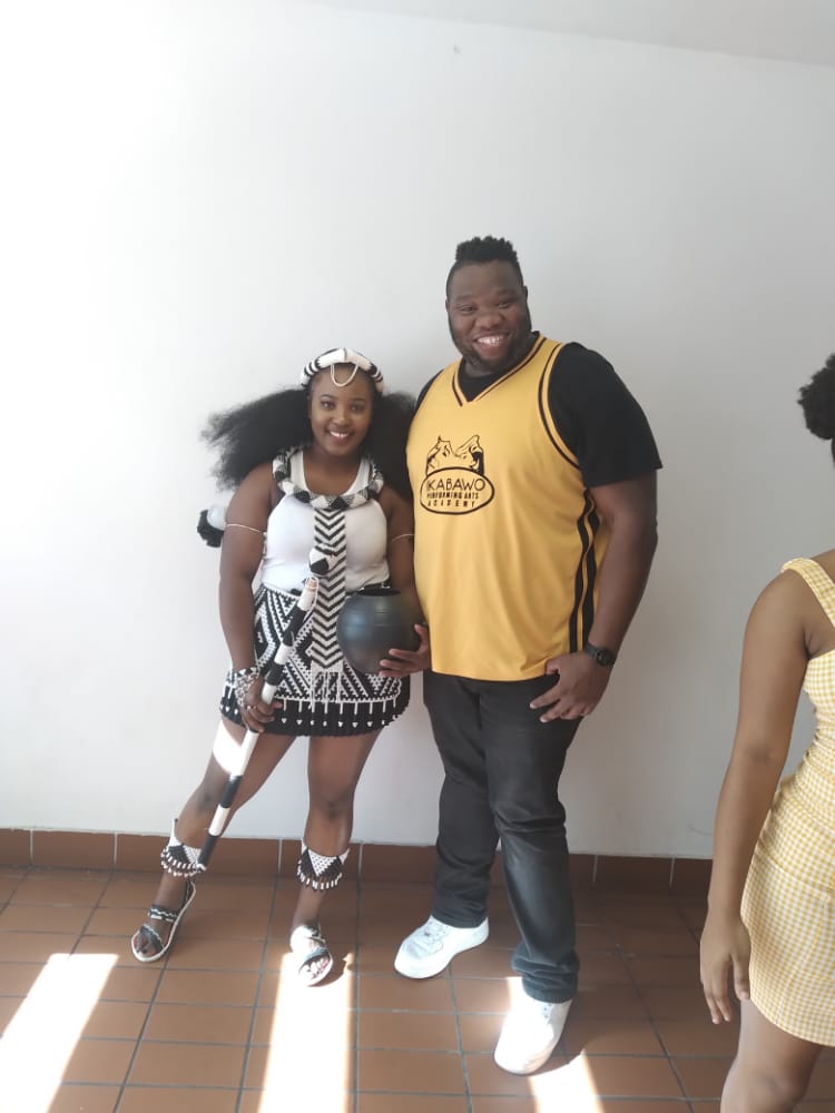 CharlotteLyf's tweet photo. My heart is bleeding 😭am crying as am writing this💔🤞the king has fallen😭thank you for being a father to all of us siyi @kabawuperformingart siyakuthanda kakhulu  ndlelenhle baba❤🙏🕊 condolences to the family and friends #Afrosoul
#RestInPeacebabamalishe🕊💔 https://t.co/cnmr16Mazn