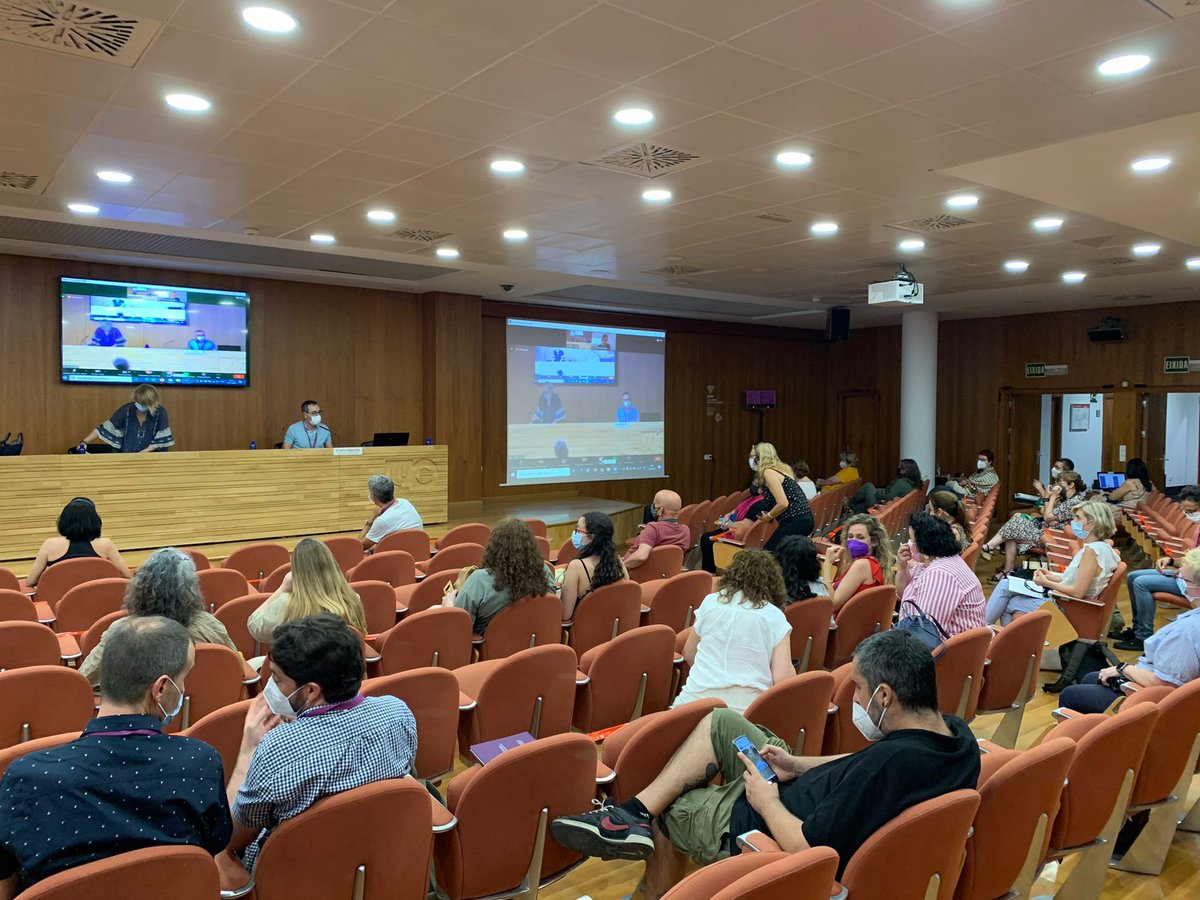 facultadtsucm's tweet photo. Finaliza @cifets2021 con la participación de muchos/as profesionales de nuestra Facultad. Tras tres días compartiendo conocimiento, desarrollo y reflexiones sobre #TrabajoSocial, nos vemos en la próxima edición en Málaga. https://t.co/8Fv8gW9zGJ