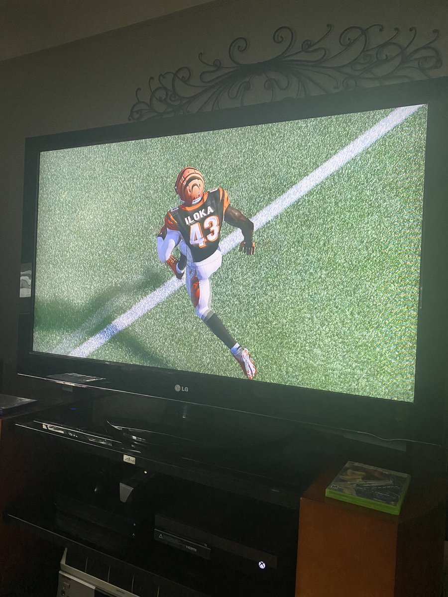 Playing some #Madden17 and my old time favorite safety @George_iloka came up with a pick-6 to change the momentum of the game! Final score: @Buccaneers 26, @Bengals 54 💪
