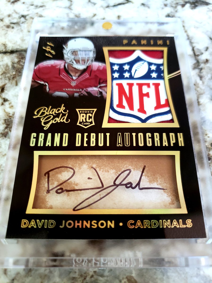 DJ_31_Collector's tweet photo. The 3 year struggle is over.. my #1 grail card is finally home!! Y'all have no idea how freaking excited I am to have this! Well @DustinJacobs23 probably does. 🤣 #DavidJohnson #nflshield #Panini #1of1 #rpa https://t.co/WNi9FJHr6r