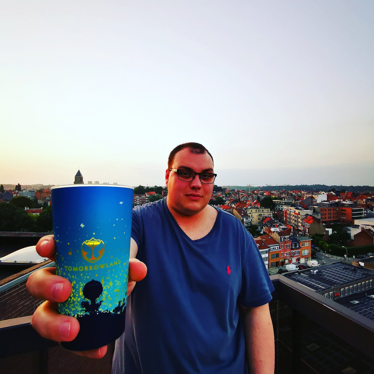 DJ_jeremyLB's tweet photo. We celebrate @tomorrowland - Around the world in Belgium ๐ง๐ช @LFrequencies tu viens boire un verre ? #bruxelles #tomorrowland #aroundtheworld #amicorumspectaculum #digitalfestival #festival #dj #mix #music #lostfrequencies #absolutvodka #redbull #belgium #rooftop #jeremylb #arlkin https://t.co/wa3iIWjN9E