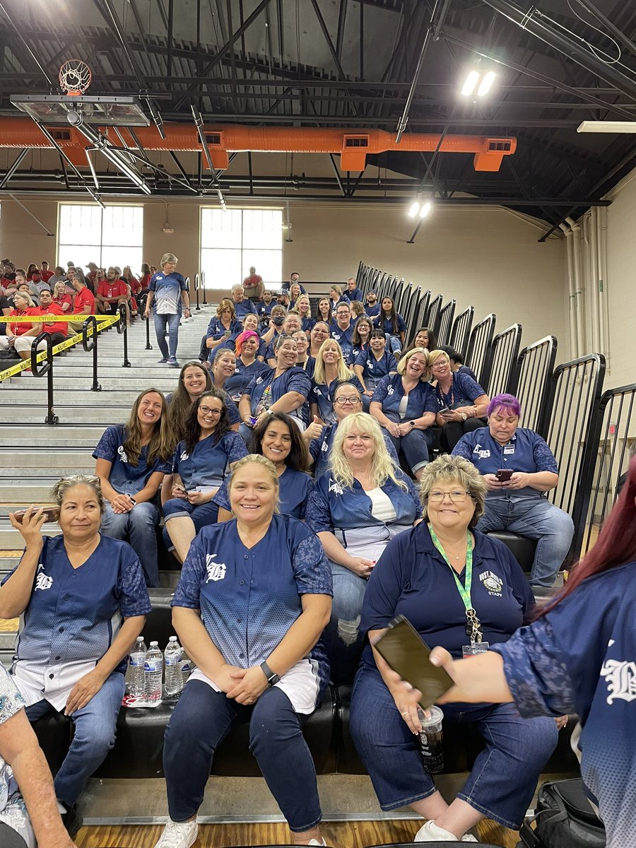 MsFielding's tweet photo. So excited for convocation with @Florenceusd Copper Basin is energized and ready to start an awesome year! #FUSD2021 https://t.co/YDCM9NoEiX