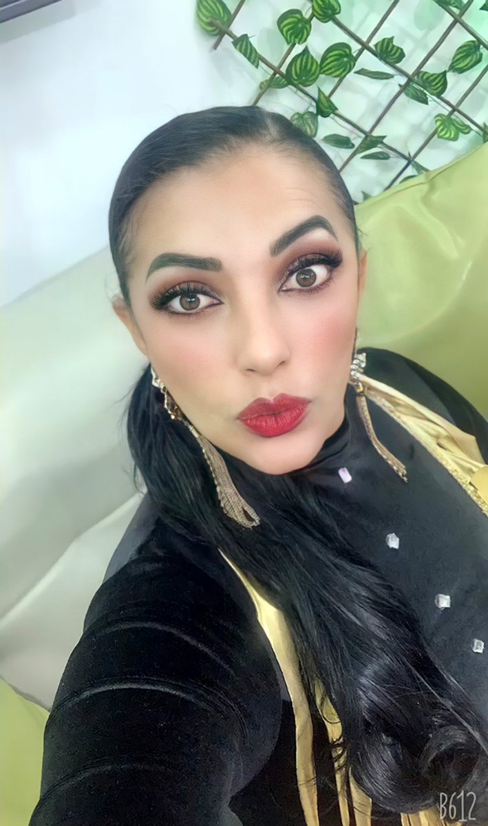 Geomiac's tweet photo. LEVANTATE, SUSPIRA, RIE Y SIGUE ADELANTE 💕🎵💕 
LOS AMO ❤️ FELIZ VIERNES AMORES MIOS  
#MiaCorrea #ElegantementeEcuatoriana 🇪🇨 #LosAmo 💕 #DiosEsBueno #Viernes https://t.co/lRM2U9tik2
