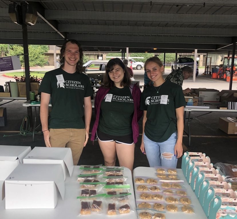 Citizen Scholars giving back to our local community. #walkforalzheimers Thank you Walker, Sasha, and Grace! #givingback