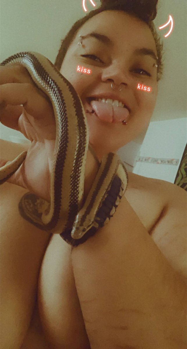ToxicKhaos666's tweet photo. #worldsnakeday2021 is hereeee
Rosie is my first ever snake and I absolutely couldn’t have asked for a better starter. Mom(Not in the pics) is terrified of them so I’ve never been around them so this connection is blissful 🐍
#furry #snakedad #rosieboa https://t.co/SnSxfggvDQ