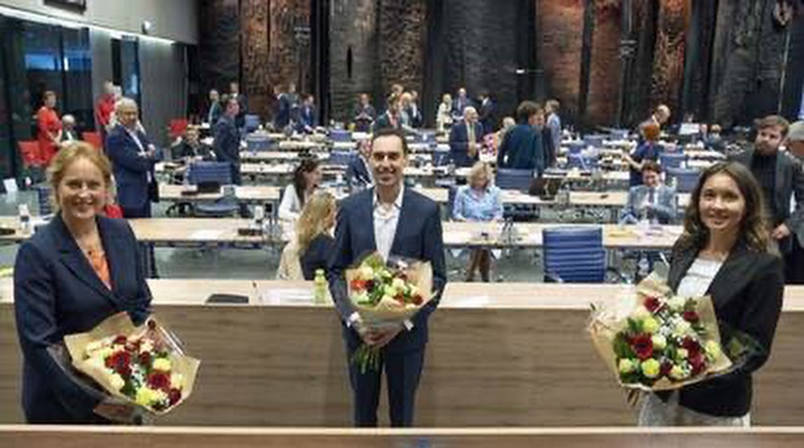 Brabant heeft een nieuw bestuur! Wij feliciteren onze kersverse <a href="/groenlinks/">GroenLinks</a> gedeputeerde <a href="/hagar/">Hagar</a>.roijackers van harte met haar benoeming! Wij werken regelmatig en graag met Hagar samen, en hebben dan ook alle vertrouwen in haar.  Hagar, succes!! 💚🍀
