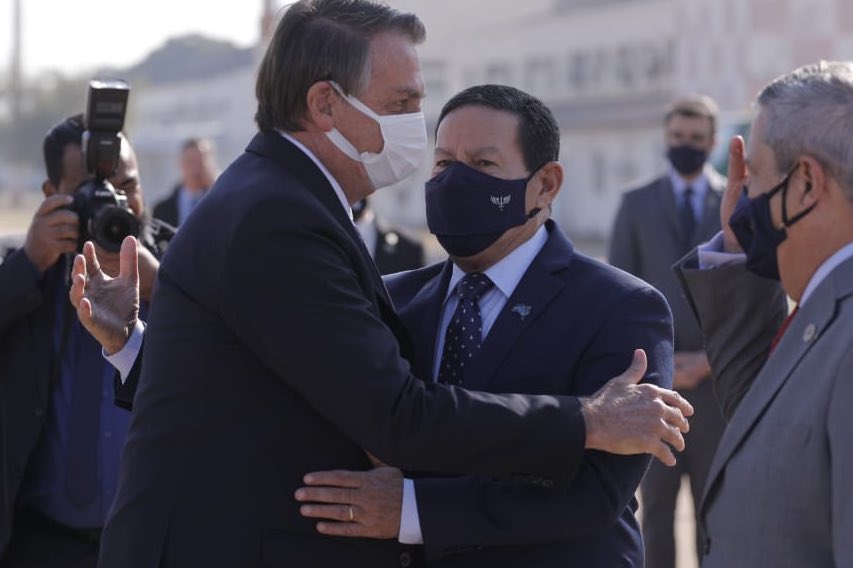 Feliz com a melhora do nosso PR <a href="/jairbolsonaro/">Jair M. Bolsonaro</a>. Sigo torcendo pela sua breve recuperação.