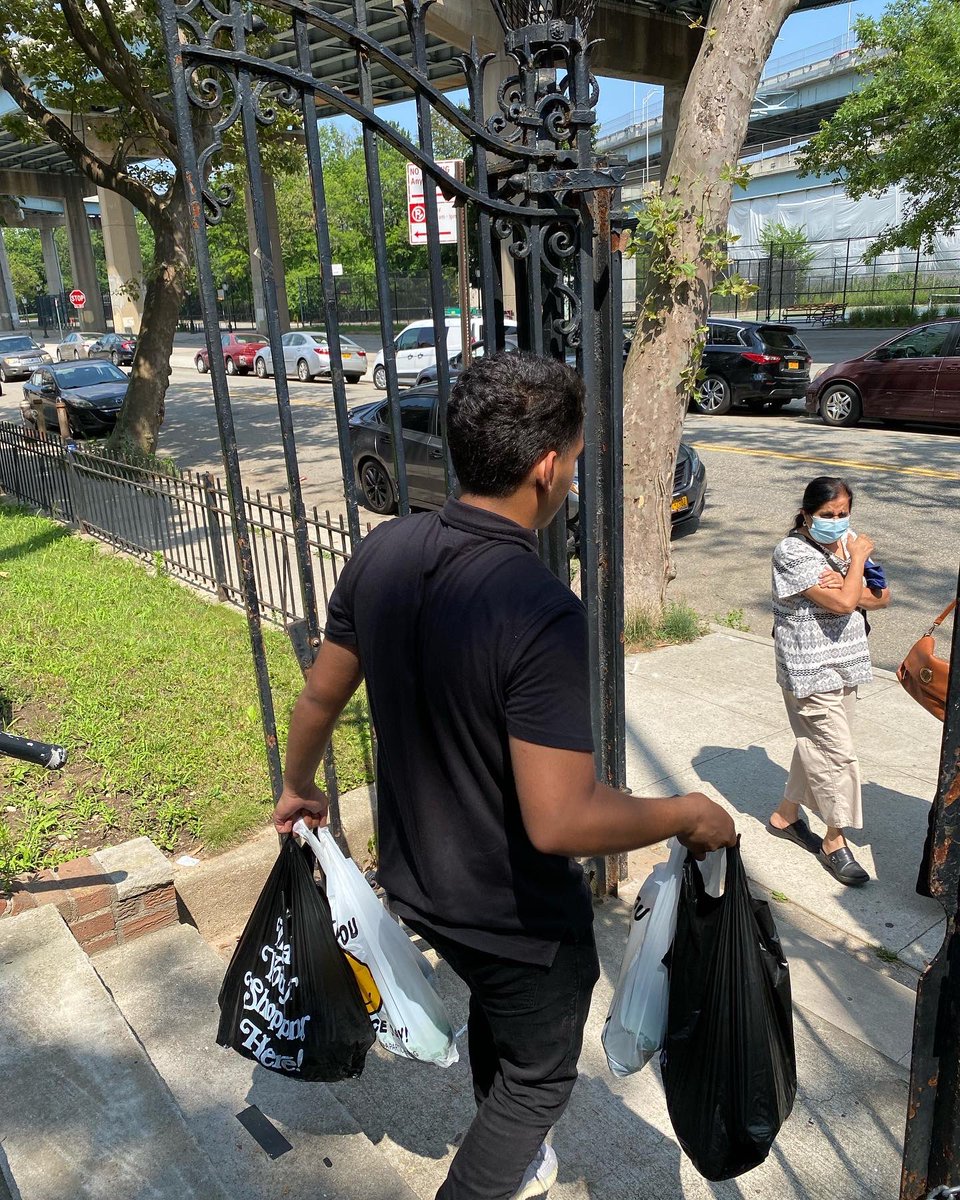 bay_development's tweet photo. Every Friday for this summer BRCDC is giving away fresh produce and groceries to the community! We want to thank all of the hard work and effort to our volunteers who help unload, pack and distribute food! We are grateful to have you! #brcdc #bayridge #community https://t.co/c9Hbswi51w