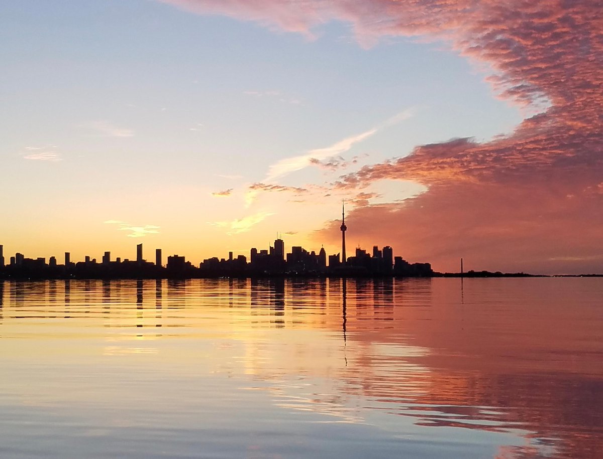 willdoyle's tweet photo. Good morning Toronto!👋🏻 It's Friday and that means we get to enjoy the weekend very soon!
#toronto #torontolife #the6 #yyz #torontolifestyle #torontoig #toronto_insta #downtowntoronto #cntower #torontoskyline https://t.co/UMiUOy2DuB