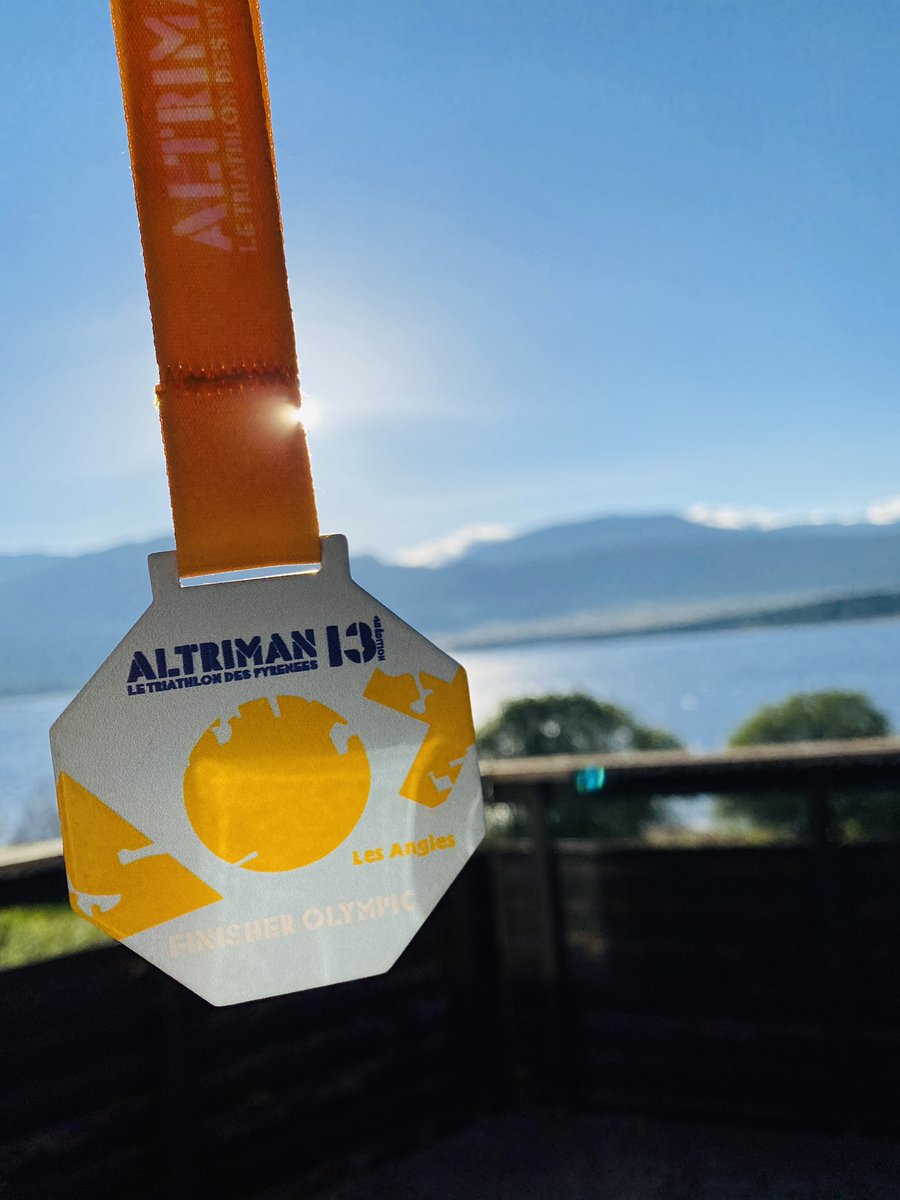 Altriman's tweet photo. Elles sont là, elles vous attendent. Ce sont les médailles de l’#altriman2021 !

Dormez bien, prenez des forces : demain (et dimanche), c’est votre journée ! https://t.co/86T9PTPzOQ