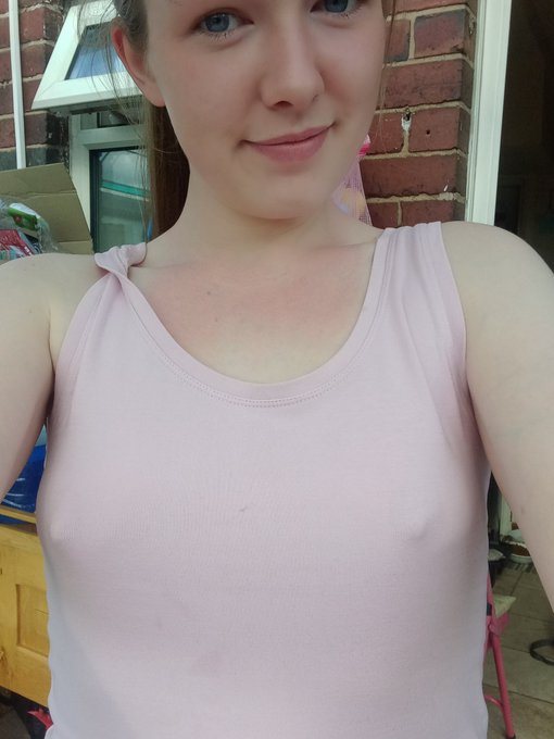 Also can you see my tipples in this top??? 🤭 https://t.co/hpIMJebv3S