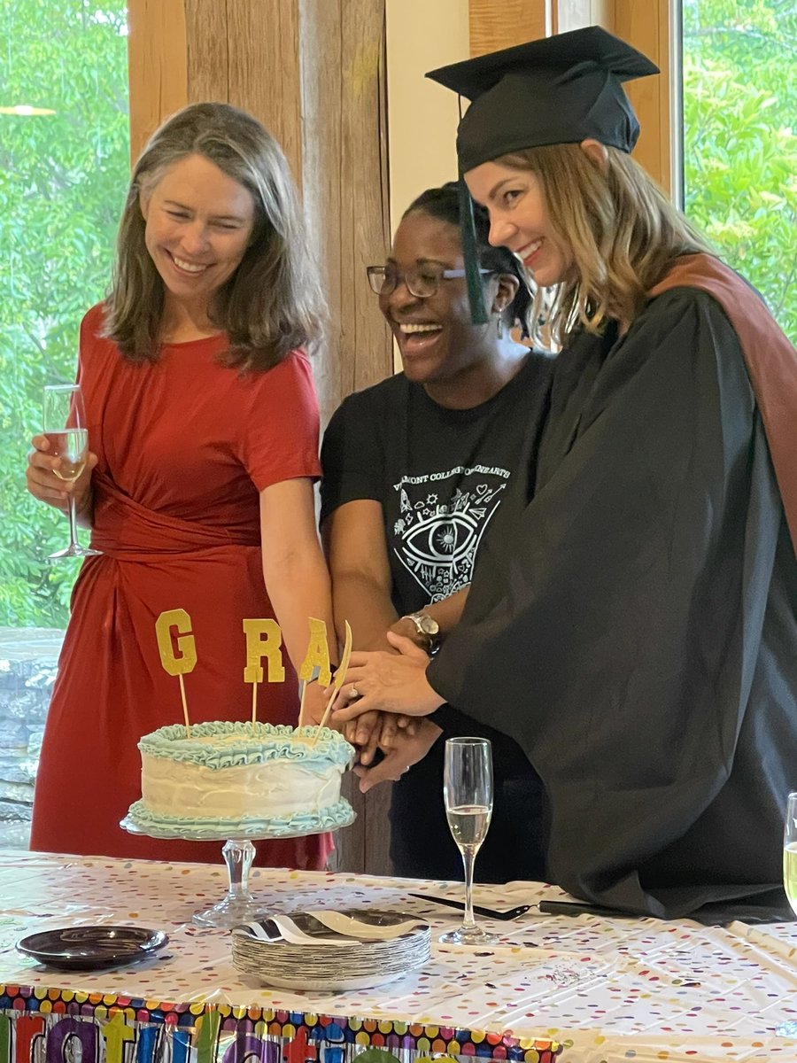 Elocin_1220's tweet image. Congratulations to these strong, clever, &amp;amp; brave writers who graduated from @VCFAWCYA today.  #Alliterati #TheHighLightsCrew