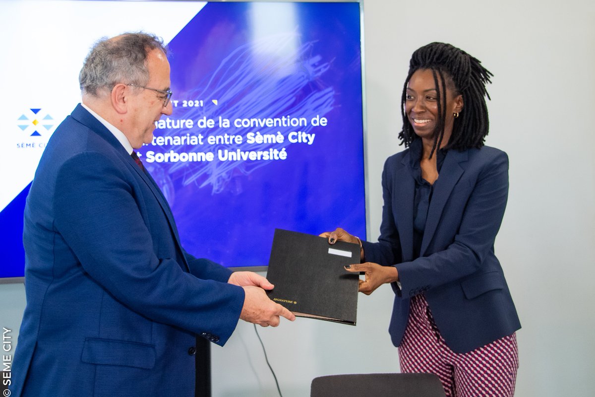 SemeCity's tweet photo. Aujourd'hui 16/07/21, la Directrice de @SemeCity, Mme Claude BORNA et le Président de @Sorbonne_Univ_ , M Jean CHAMBAZ ont signé une convention de partenariat à #SèmèOne qui porte sur l’#innovation à travers la #recherche, la #formation et l’#entrepreneuriat. https://t.co/Aho5yPG5vg