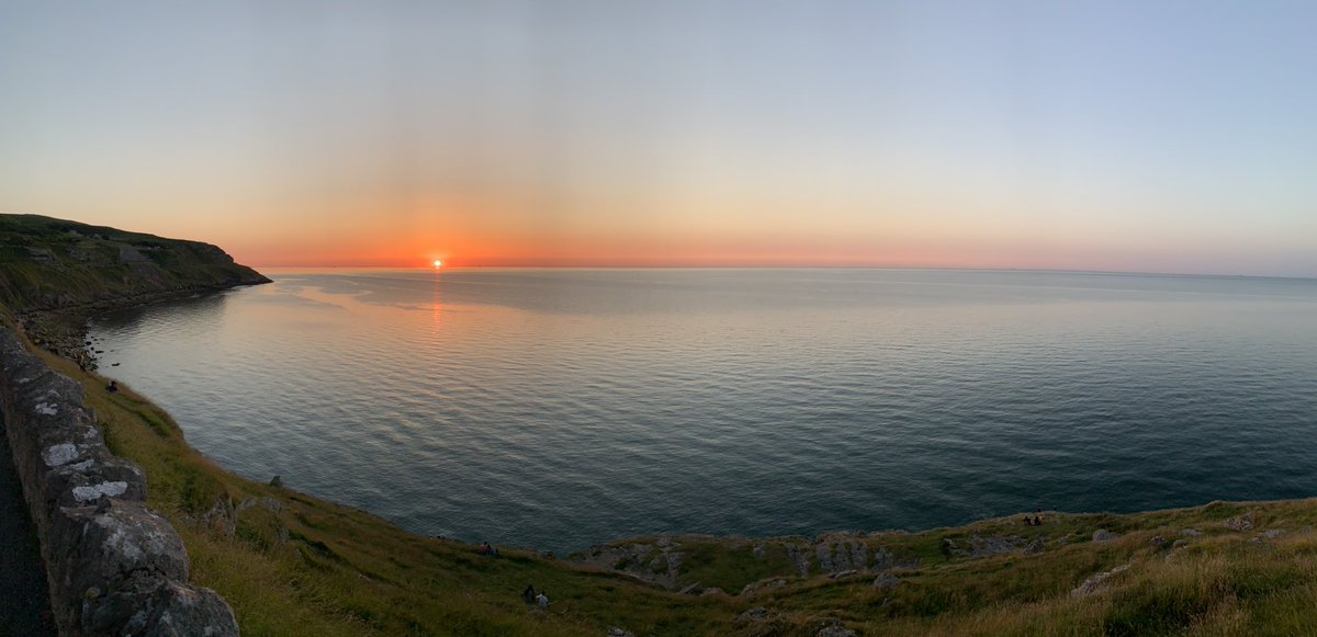 bodeuron's tweet photo. A gorgeous sunset this evening from the side of the Great Orme #llandudno #greatorme #sunset https://t.co/ooZjhb2lPZ