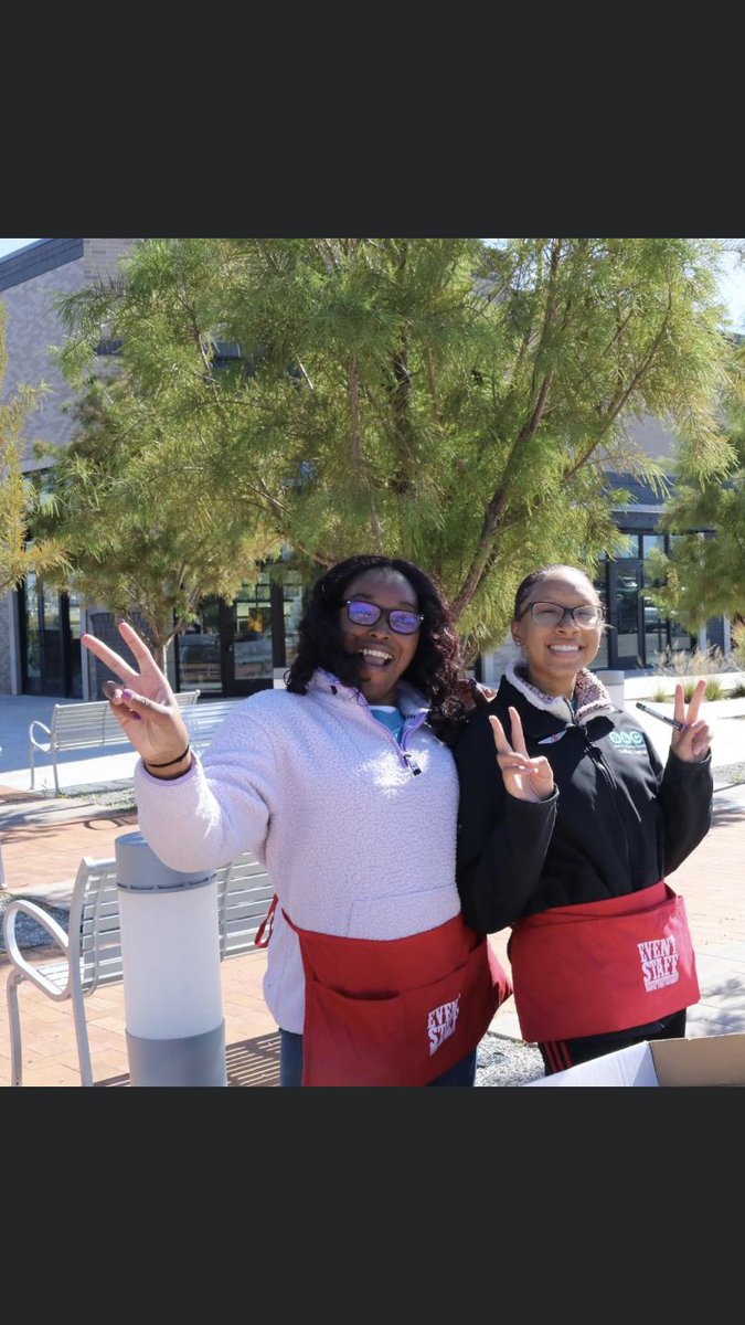 THROWBACK To volunteering at my first Ever Halloween Trunk or Treat event at Wichita state for SAC! It was a good time!!!!! 🤗show us your fun throwback picture of an on or off campus activity you participated in and tag <a href="/newSHOCKS/">First-Year Programs</a> 🤗