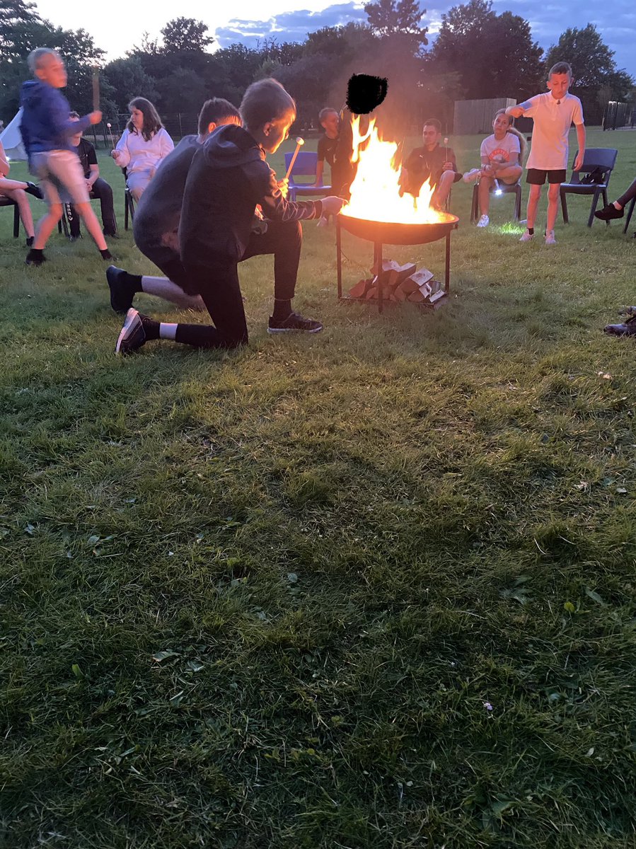 Smores &amp; snap 🍡🍔 <a href="/EnglandLaneMain/">England Lane Primary Academy</a>  #outdoorcooking #campingexperience