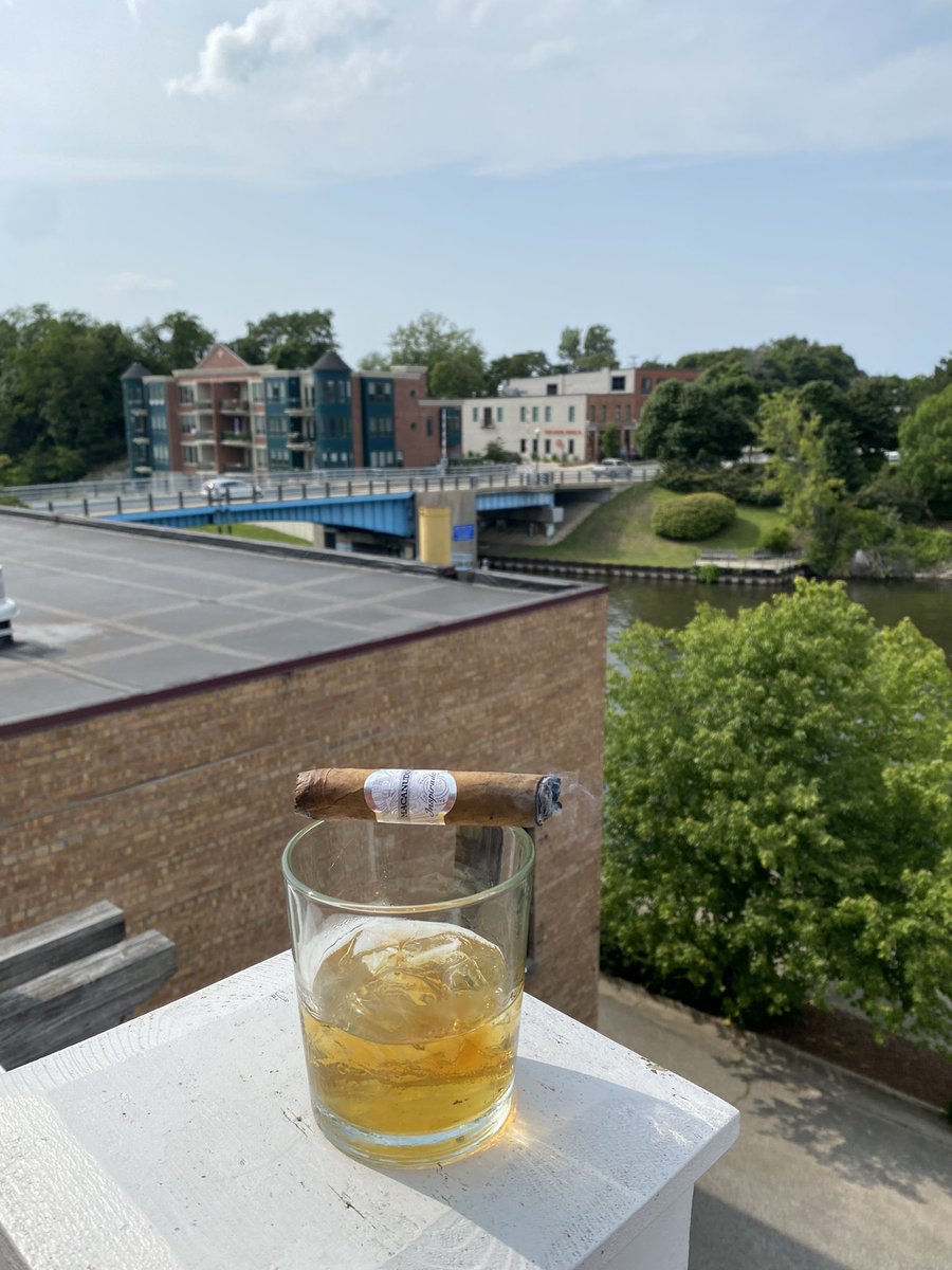 Tom_Lawless's tweet image. New view

Same concept 

Cheers 

#ThinkingSpot 
#UpInMichigan 
#WeatherHacking 
#ManisteeMichigan