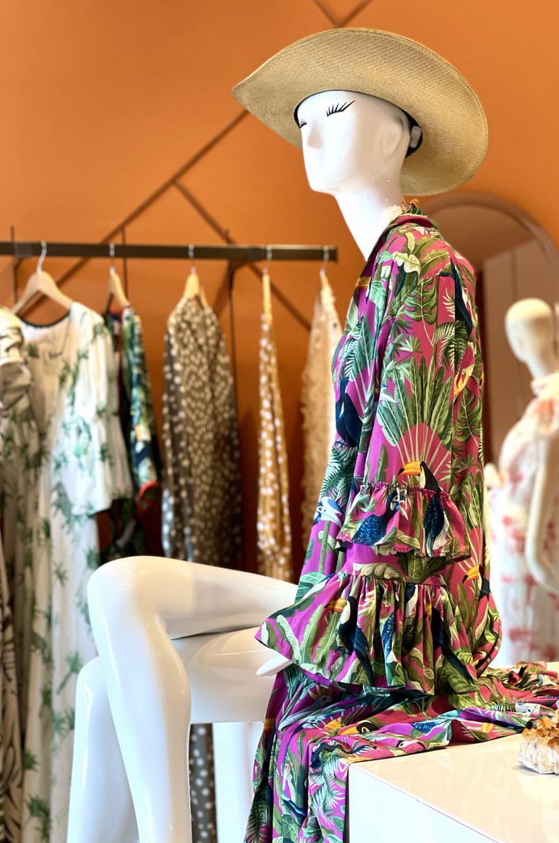 Your summer getaway checklist ☀️ See you at #bloommx to explore and shop summer essentials 🌴