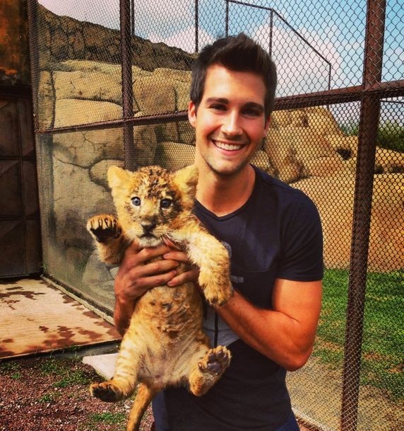 Neném <3
HAPPY BIRTHDAY JAMES MASLOW 