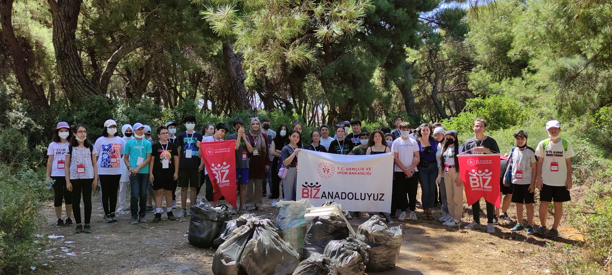 SenerolMerve's tweet photo. #Bizanadoluyuz projesi ile Isparta'dan gelen ogrencilerimizle guzel sehrimiz Antalya'yı gezerken hem eğlendik hem #Gonulbagi etkinlikleriyle içten kardeşlikler kurduk🥰💕iyi ki geldiniz canlar🌺😍 sizi özleyeceğim😇 https://t.co/C07BtZEw3S