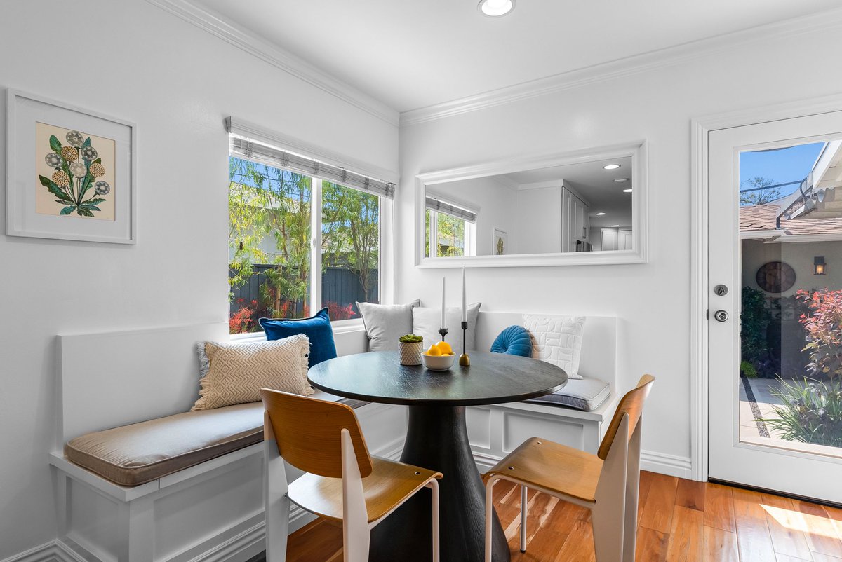 𝙅𝙐𝙎𝙏 𝙇𝙄𝙎𝙏𝙀𝘿 $1,799,000 
10724 𝘽𝙧𝙖𝙙𝙙𝙤𝙘𝙠 𝘿𝙧.
Welcome to this beautifully remodeled home in Vets Park
This 3 bedroom, 3 bath property is situated on a picturesque tree-lined street that oozes curb appeal. #culvercity #justlisted #LosAngeles #realestate