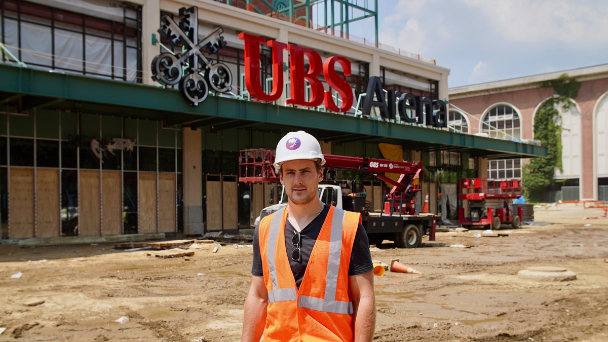 NYIslanders's tweet photo. Today @RPulock toured our future home at @UBSArena! 🏠

We’re counting down the days until our new home is rockin' with the cheers from #IslesNation. https://t.co/slXzkmPoxL