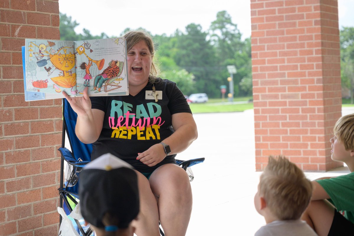 jenny_mcgown's tweet photo. One of my favorite summer traditions in @KleinISD is the Reading Express! This amazing team brings a ❤️ for reading to every neighborhood school, pool, & park they visit in our community!📚 I loved connecting w/ kids, families & staff who share my love of books. 😊#LibraryPromise https://t.co/LgiZeVtYBf