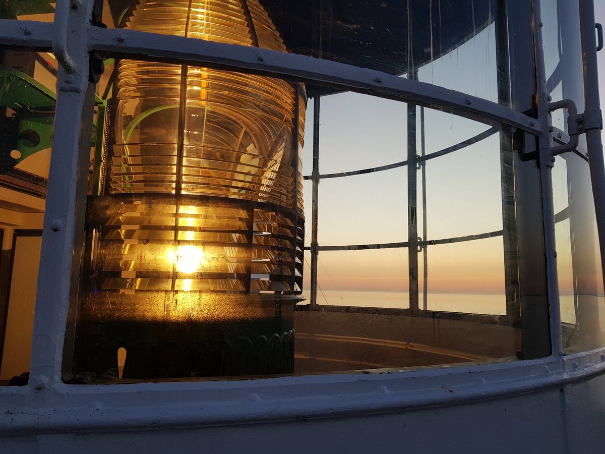 kendie's tweet photo. Last night at our favourite table ... til the next time β€ #sunset #PointLynasLighthouse #Anglesey https://t.co/ZqnZuOziPc