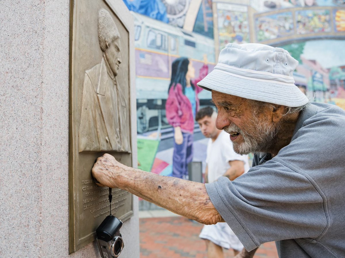 Pisano's Frederick Douglass memorial sculpture mounted in Lynn park - Itemlive https://t.co/gCrQCFw9Nl https://t.co/vlEisG18dY