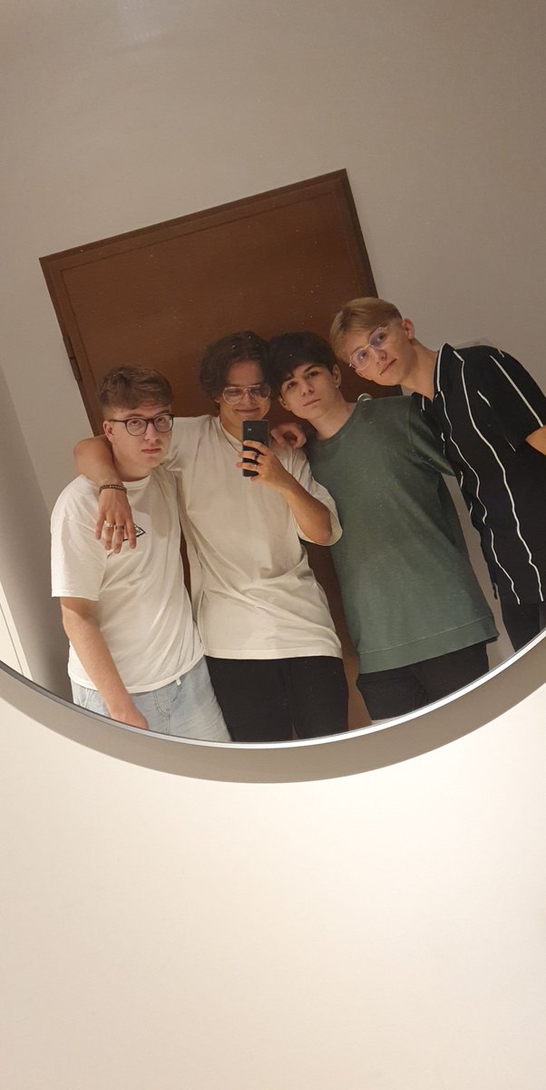 NotSmileyyy's tweet image. 😎