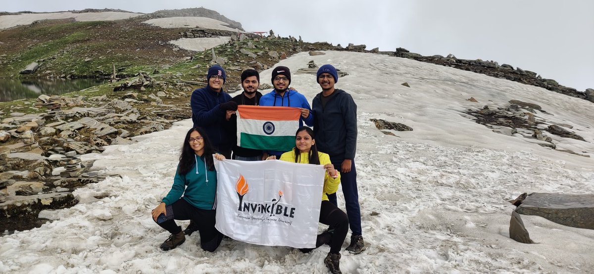 ShagunA06583117's tweet photo. #climbwithtricolor
#Bhrigulake https://t.co/UpLEnLTgYA