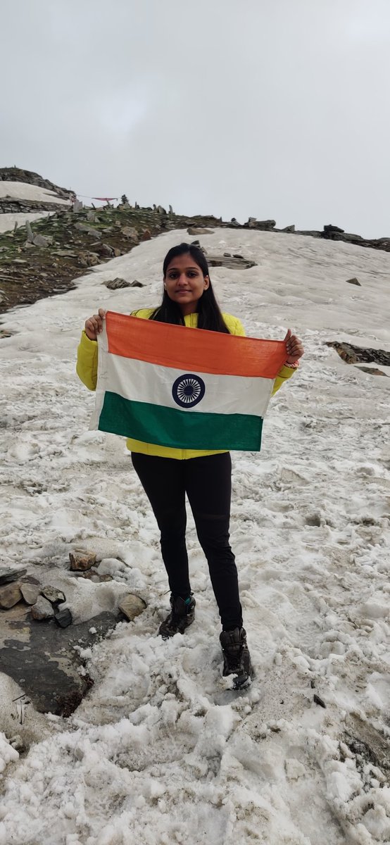 ShagunA06583117's tweet photo. #climbwithtricolor
#Bhrigulake https://t.co/UpLEnLTgYA