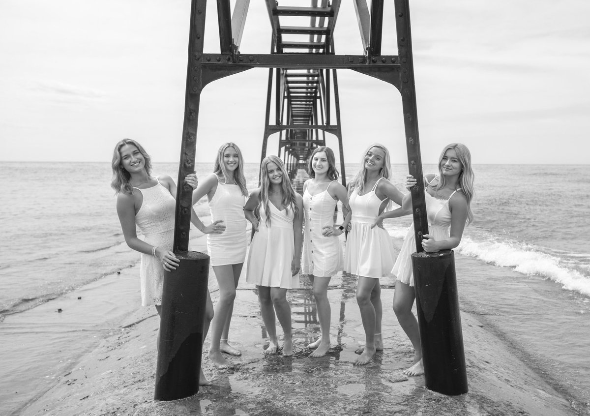 MarimaloneySw's tweet image. Celebrating Seniors! #capturestudiosphotography #seniorportraits #modelteam