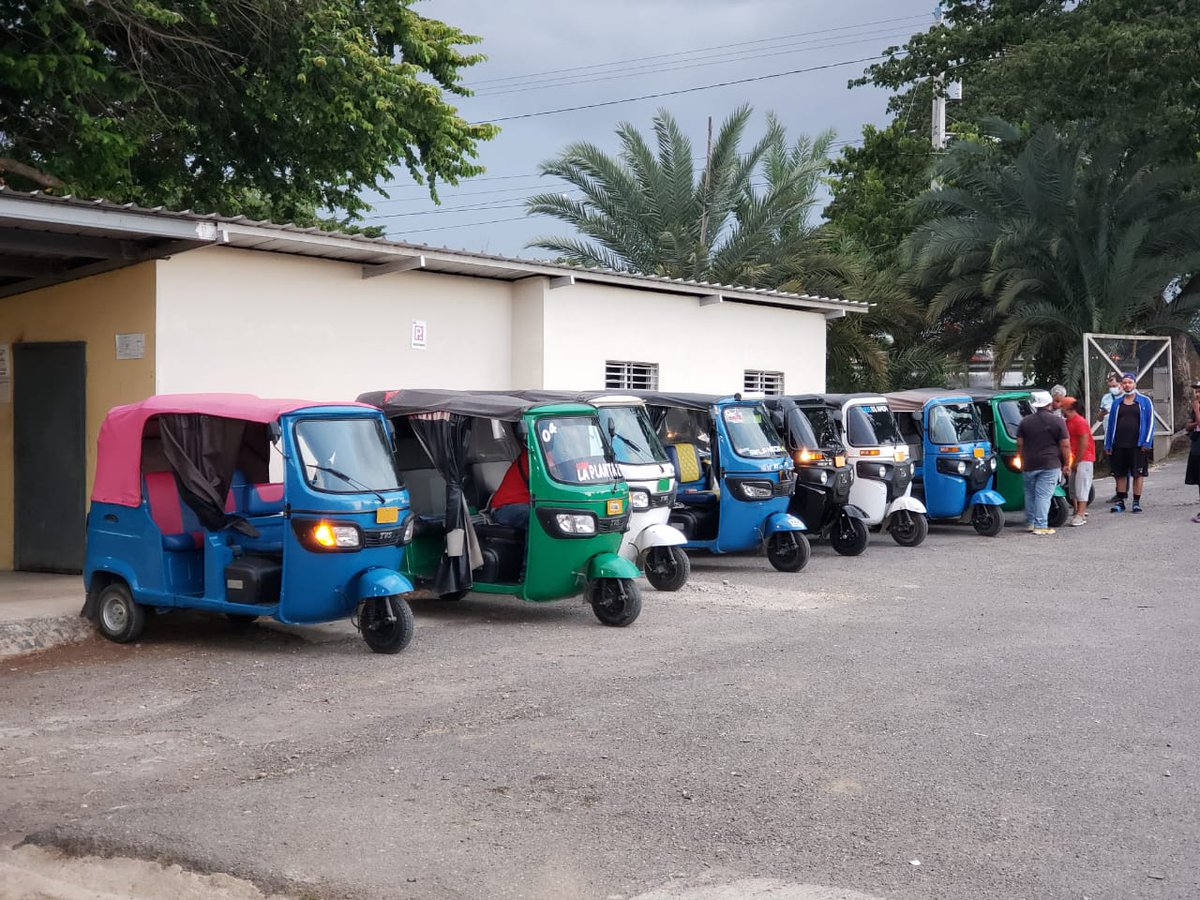 Esas son #LasMargaritas, un medio de transporte en #Mao.

Cabrn hasta 3 personas, el costo es 50 pesos si es en el pueblo y si es a las afueras 100 pesos.

Reporta <a href="/CBritoFoto/">Carlos Brito</a>

<a href="/TurismoRD/">Ministerio de Turismo RD</a> @Milka_Hdez