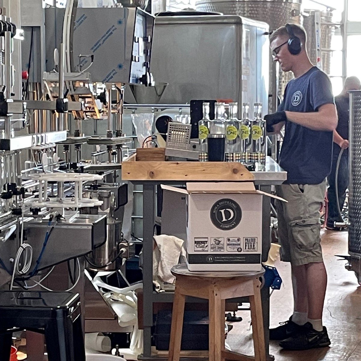 IowaDistilling's tweet photo. Changing your taste buds one box at a time....one experience at a time. Ask for it. Ask for an Iowa Distilling spirit in your cocktail, and you'll see why we are becoming Iowa's spirits of choice. #IowaDistillingCompany #IDCExperience #IowaMade #IowaDistillery #YourDistillery https://t.co/n7dJU1gyGJ