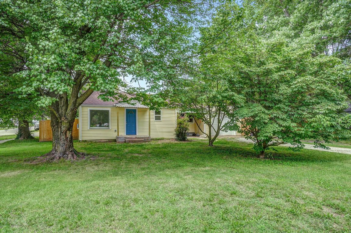 LauraBultman's tweet photo. New Listing! $69,900.00, 2BR, 1BA, 903 E Livingston Street, SPRINGFIELD, MO 65803, Full Details https://t.co/clPpkFnEUA https://t.co/HphUlcKg4f