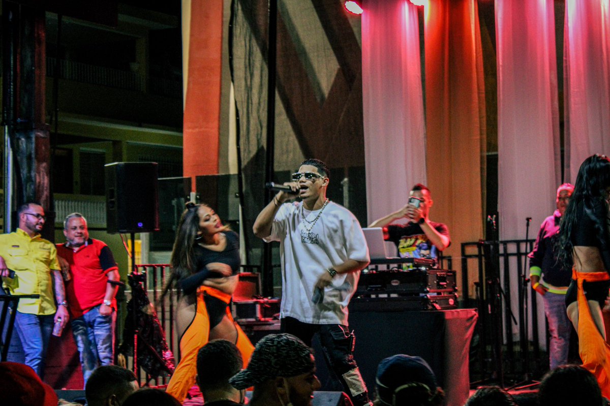 dvrielpr's tweet photo. 🔥SHOW MOROVIS🔥
-Gente linda de morovis gracias por el apoyo que me dieron anoche🙏🏽❤️ A Jose Arce Production Jesus Arce Ramos por la oportunidad 🙏🏽 y a mi team @felixarroyo2013 Marinel, nicole @sajderick se botaron🔥🔥💪🏽
SEGUIMOS ACTIVOS💪🏽💪🏽🚀🚀
#dvriel #ladiferencia https://t.co/DU4hVh40AX