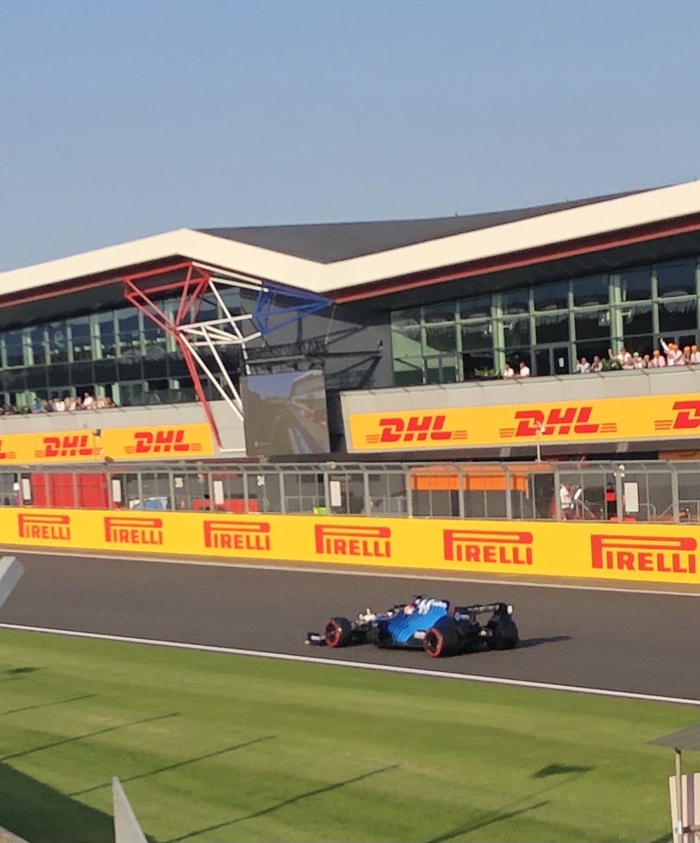 _JohnCase's tweet photo. ⁦@GeorgeRussell63⁩ passing his garage with a woohoo and into Q3. Crowds behind you George! #silverstone #britishgrandprix https://t.co/MU5W7Rj6HJ