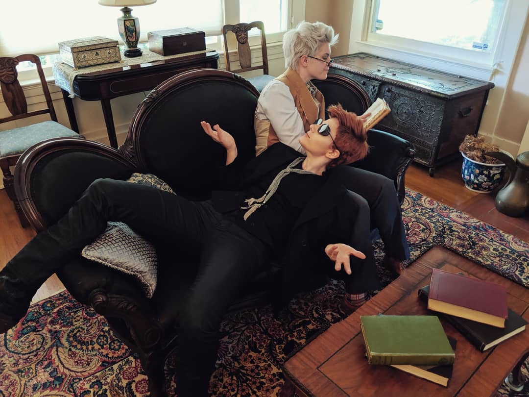 Tema_Time's tweet photo. #Crowleys just trying to take a nap here, why wont #Aziraphale just be a good pillow and put the book down?
Aziraphale-@MajorTomboy
#goodomens
#goodomensprime #goodomensseason2
#goodomenscosplay #cosplay
#crolweyxaziraphale #crowleycosplay
#Aziraphalecosplay #ineffablehusbands https://t.co/Yoy1qQQHa4