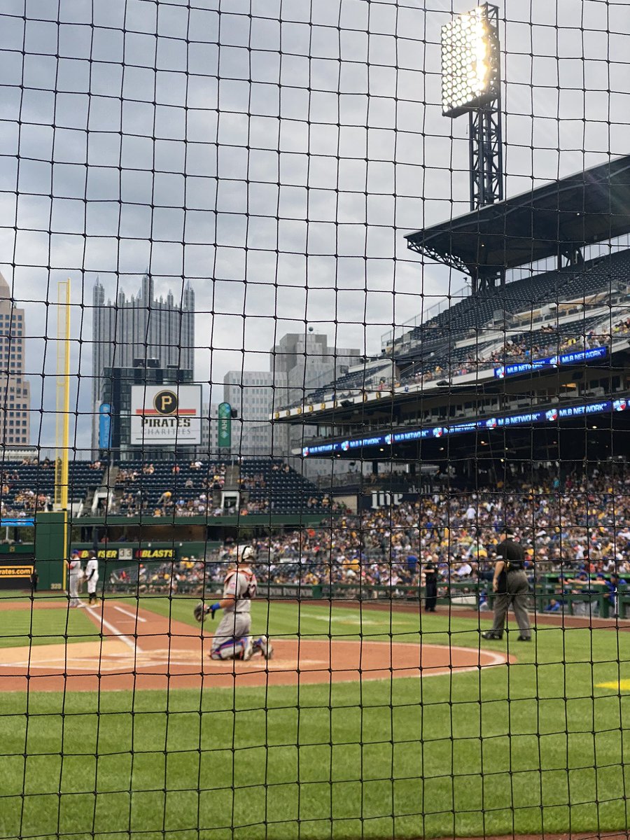 _AdamBets's tweet image. Just saw Mets catcher slip home plate ump a $5. Bet live on Mets BIG #adambets